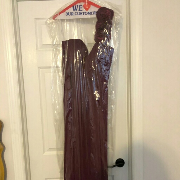 Gown - Picture 3 of 3